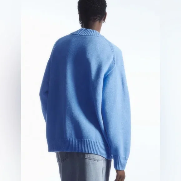 COS Oversized Wool V-Neck Cardigan - Picture 2 of 4